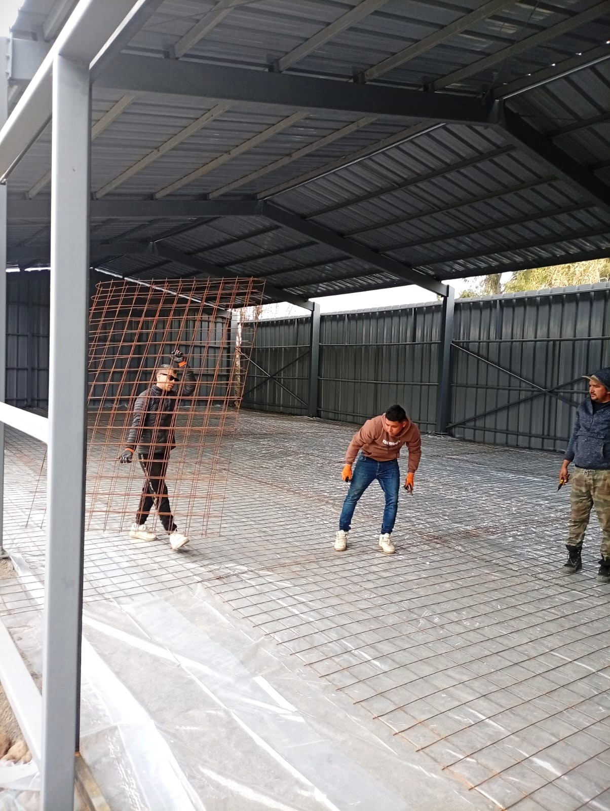 Instalación de malla para radier